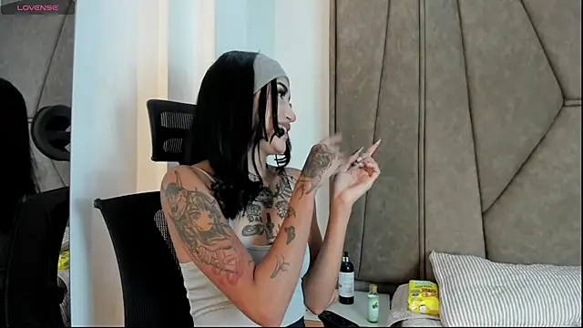 Snapshot of Cassie_howard_ chatting on 01-30-25, 08:21 Cassie howard online show from 01-30-25, 08:21