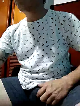 Bombi22 online show from 12-19-24, 02:34