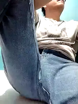 Bombi22 online show from 12-20-24, 05:14