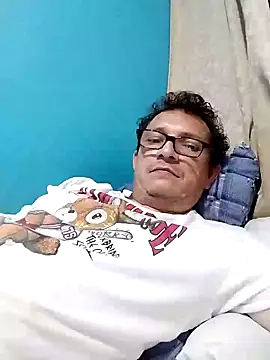 Bombi22 online show from 01-13-25, 03:34