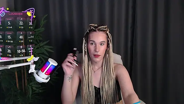 Snapshot of Cassie_Bae chatting on 12-02-25, 08:59 Cassie Bae online show from 12-02-25, 08:59