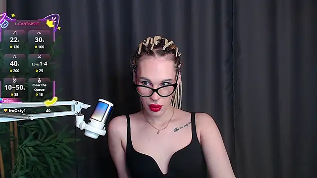 Snapshot of Cassie_Bae chatting on 12-21-25, 08:54 Cassie Bae online show from 12-21-25, 08:54