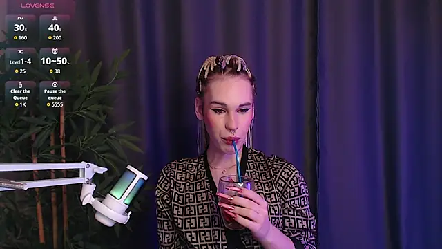 Snapshot of Cassie_Bae chatting on 01-14-26, 05:46 Cassie Bae online show from 01-14-26, 05:46