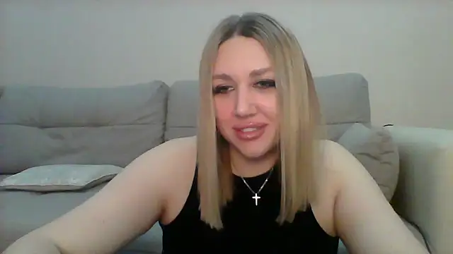 Snapshot of VickyLove047 chatting on 09-18-25, 06:43 VickyLove047 online show from 09-18-25, 06:43