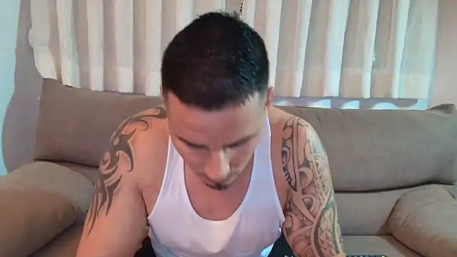 Snapshot of Geishastudios chatting on 12-14-25, 04:01 Geishastudios online show from 12-14-25, 04:01