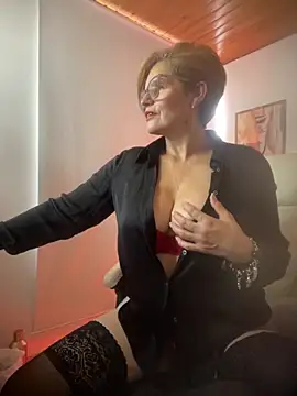 Adeellee  online show from 10-12-25, 02:27