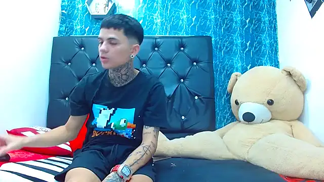 Snapshot of exotic_hot_couple chatting on 01-17-25, 12:31 exotic hot couple online show from 01-17-25, 12:31