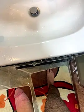 Snapshot of hamoo23p chatting on 03-10-26, 01:21 hamoo23p online show from 03-10-26, 01:21