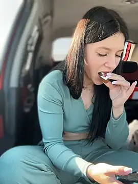 Snapshot of JulliaVegas chatting on 02-25-25, 05:41 JulliaVegas online show from 02-25-25, 05:41