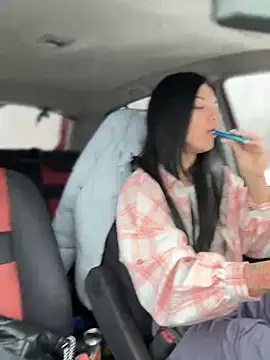 Snapshot of JulliaVegas chatting on 03-05-25, 02:03 JulliaVegas online show from 03-05-25, 02:03