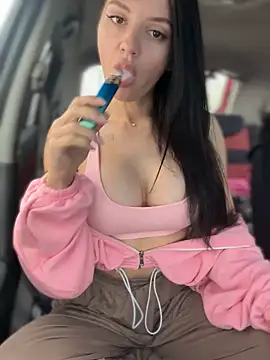 Snapshot of JulliaVegas chatting on 09-18-25, 01:40 JulliaVegas online show from 09-18-25, 01:40