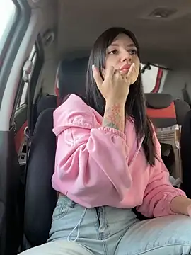 Snapshot of JulliaVegas chatting on 10-22-25, 02:01 JulliaVegas online show from 10-22-25, 02:01