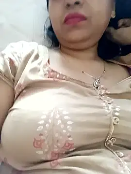 Snapshot of sunita-doll chatting on 09-14-25, 12:15 sunita-doll online show from 09-14-25, 12:15
