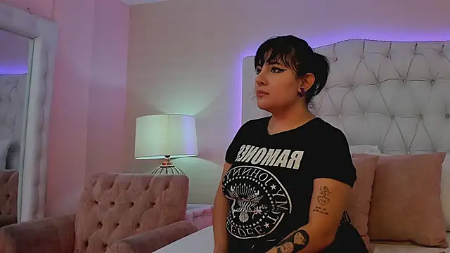 Snapshot of SophiGracee chatting on 12-27-24, 02:14 SophiGracee online show from 12-27-24, 02:14