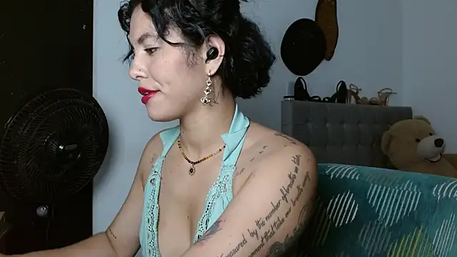 Sexy Lia  online show from 04-15-26, 02:51