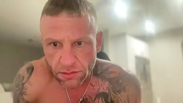 Snapshot of heavyhitta83 chatting on 12-15-24, 04:18 heavyhitta83 online show from 12-15-24, 04:18