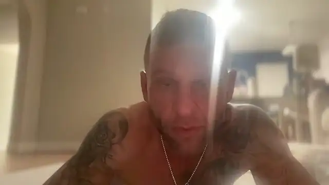 Snapshot of heavyhitta83 chatting on 12-17-24, 03:06 heavyhitta83 online show from 12-17-24, 03:06