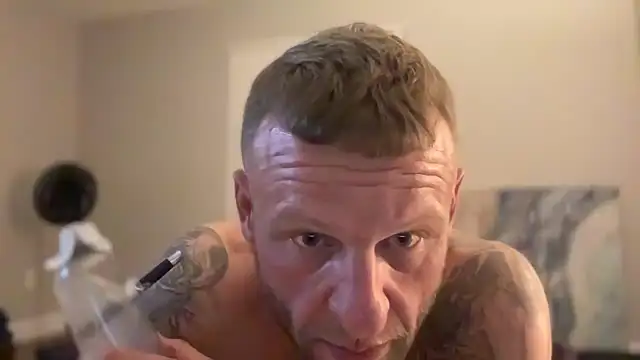 Snapshot of heavyhitta83 chatting on 01-09-25, 06:17 heavyhitta83 online show from 01-09-25, 06:17