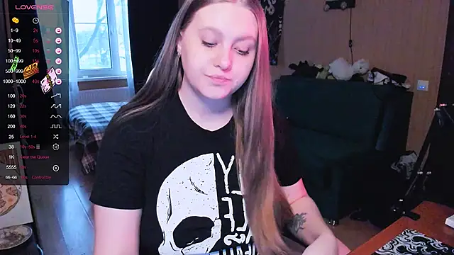 Snapshot of Alice_Dreamgirl_ chatting on 11-25-25, 12:05 Alice Dreamgirl online show from 11-25-25, 12:05