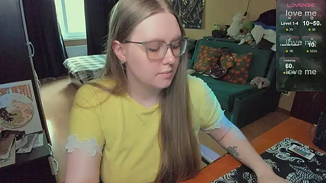 Snapshot of Alice_Dreamgirl_ chatting on 05-11-26, 02:45 Alice Dreamgirl online show from 05-11-26, 02:45