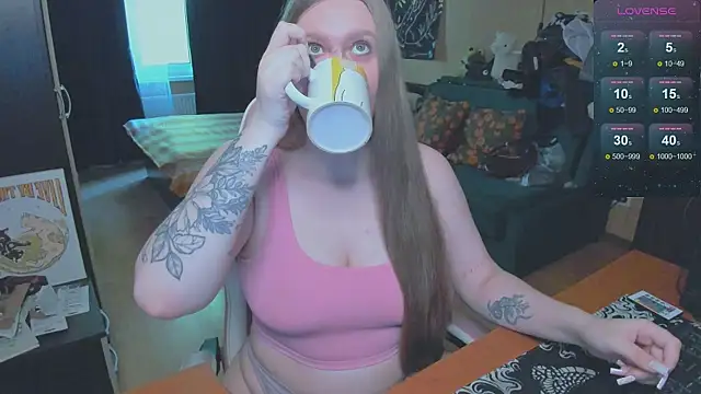 Snapshot of Alice_Dreamgirl_ chatting on 06-07-26, 10:19 Alice Dreamgirl online show from 06-07-26, 10:19