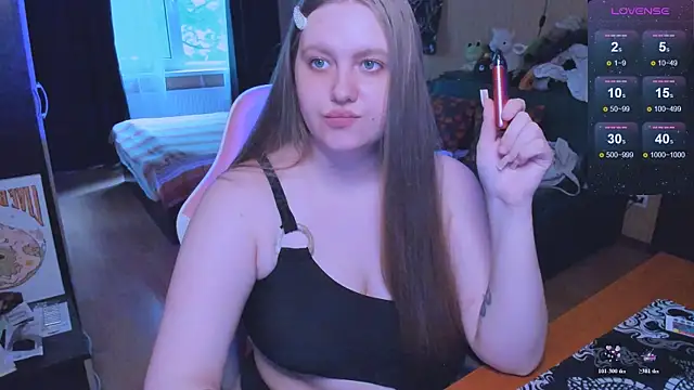 Snapshot of Alice_Dreamgirl_ chatting on 06-18-26, 11:58 Alice Dreamgirl online show from 06-18-26, 11:58