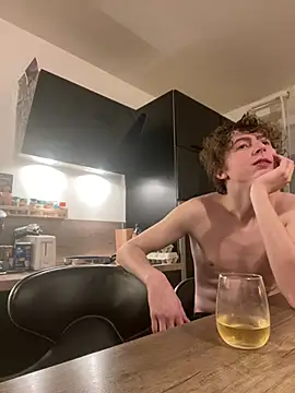 Snapshot of Bulmasexy chatting on 02-24-25, 08:03 Bulmasexy online show from 02-24-25, 08:03