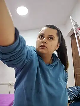 Miss balloonsmila online show from 11-15-25, 10:04