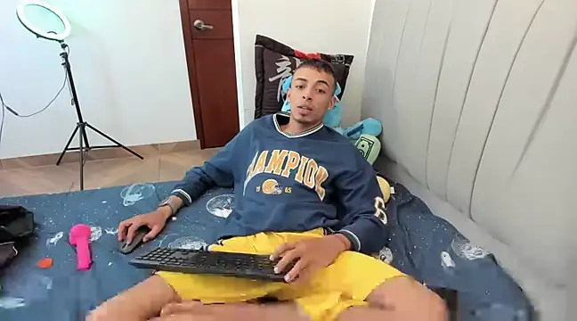 twink latino5 online show from 12-23-24, 04:33