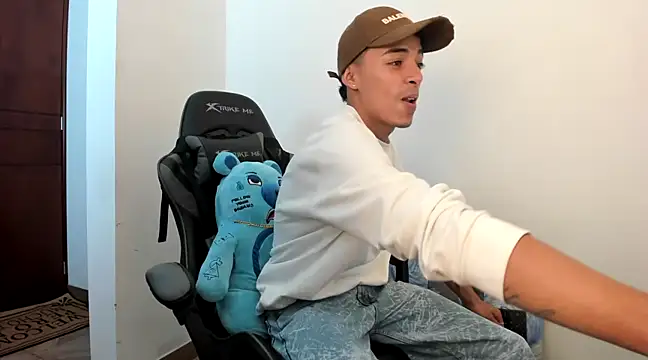 twink latino5 online show from 02-23-25, 01:57