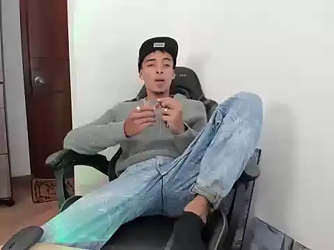 twink latino5 online show from 03-13-25, 10:32