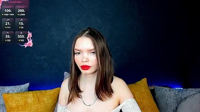 Snapshot of Curvy_Dynamite_ chatting on 02-15-25, 08:00 Curvy Dynamite online show from 02-15-25, 08:00