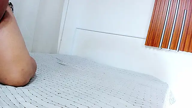 Snapshot of cristall_hott chatting on 01-11-26, 02:22 cristall hott online show from 01-11-26, 02:22