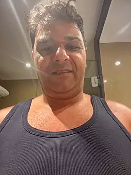 Snapshot of SecretlyDD chatting on 03-05-25, 04:24 SecretlyDD online show from 03-05-25, 04:24