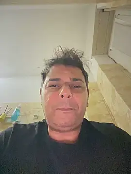 Snapshot of SecretlyDD chatting on 03-18-25, 01:32 SecretlyDD online show from 03-18-25, 01:32