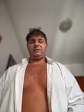 Snapshot of SecretlyDD chatting on 10-02-25, 08:10 SecretlyDD online show from 10-02-25, 08:10