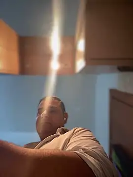 Snapshot of SecretlyDD chatting on 12-18-25, 09:15 SecretlyDD online show from 12-18-25, 09:15