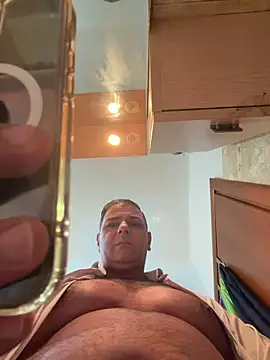 Snapshot of SecretlyDD chatting on 12-21-25, 01:40 SecretlyDD online show from 12-21-25, 01:40