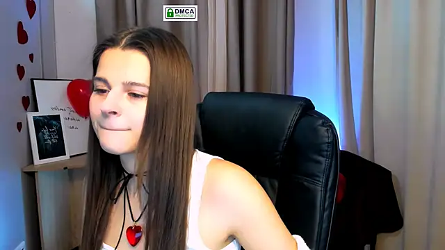 Snapshot of berry_alma chatting on 02-25-25, 12:03 berry alma online show from 02-25-25, 12:03
