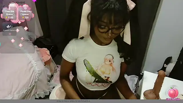 Snapshot of bunniix chatting on 03-19-25, 01:21 bunniix online show from 03-19-25, 01:21