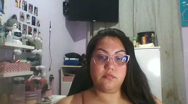 Snapshot of Paolaa_hoot chatting on 02-25-25, 04:03 Paolaa hoot online show from 02-25-25, 04:03