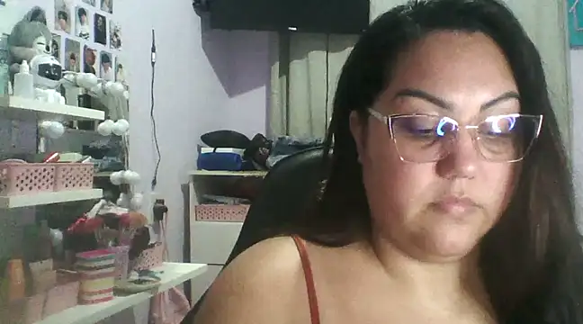 Snapshot of Paolaa_hoot chatting on 02-26-25, 04:14 Paolaa hoot online show from 02-26-25, 04:14