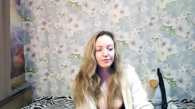 Snapshot of KattyLuuu chatting on 10-10-25, 08:30 KattyLuuu online show from 10-10-25, 08:30