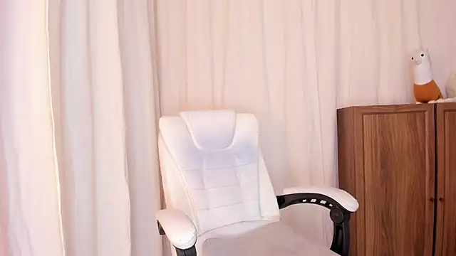 Snapshot of Maddy_bennet chatting on 01-17-25, 08:11 Maddy bennet online show from 01-17-25, 08:11