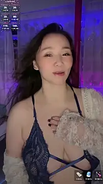 Snapshot of baobaomiqi_linger chatting on 09-26-25, 04:22 baobaomiqi linger online show from 09-26-25, 04:22