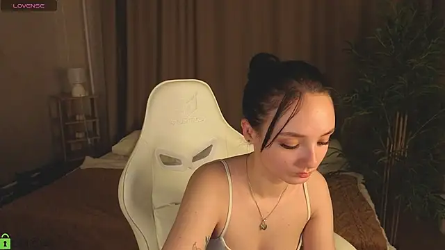 Snapshot of Cheryl__Brown chatting on 02-21-26, 01:28 Cheryl Brown online show from 02-21-26, 01:28