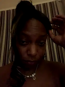 Snapshot of sweethoneypussi chatting on 09-28-25, 10:20 sweethoneypussi online show from 09-28-25, 10:20