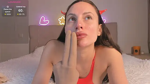 Snapshot of imMolly11 chatting on 10-28-25, 09:35 imMolly11 online show from 10-28-25, 09:35