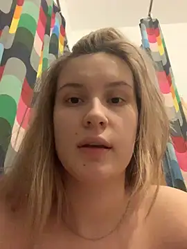 Snapshot of Sweet_white_chocolate chatting on 01-10-25, 06:53 Sweet white chocolate online show from 01-10-25, 06:53