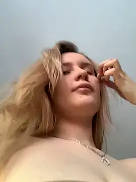 Snapshot of Sweet_white_chocolate chatting on 02-19-25, 05:27 Sweet white chocolate online show from 02-19-25, 05:27